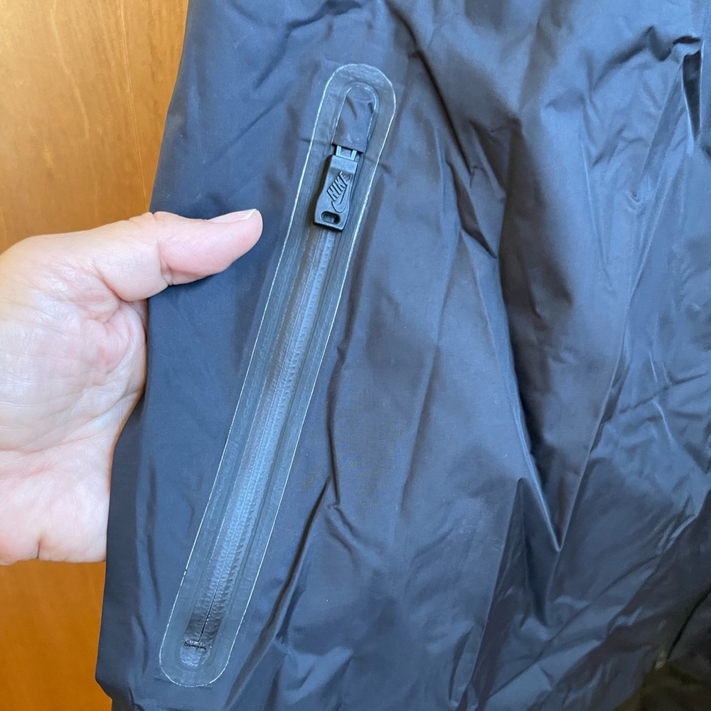 Nike Light Weight Women's Hooded Rain  Jacket M Black - Picture 4 of 16